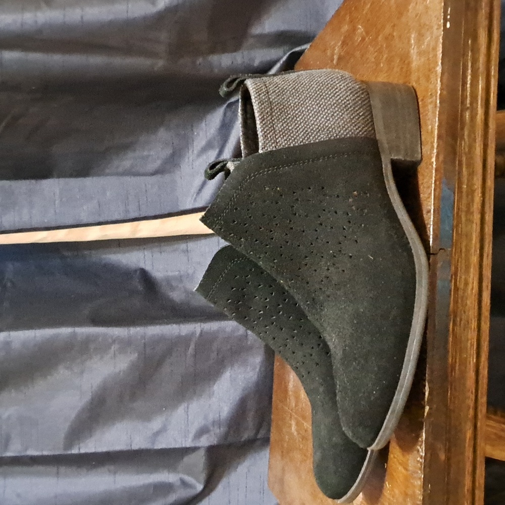 Tom's size 6.5 women's shoes